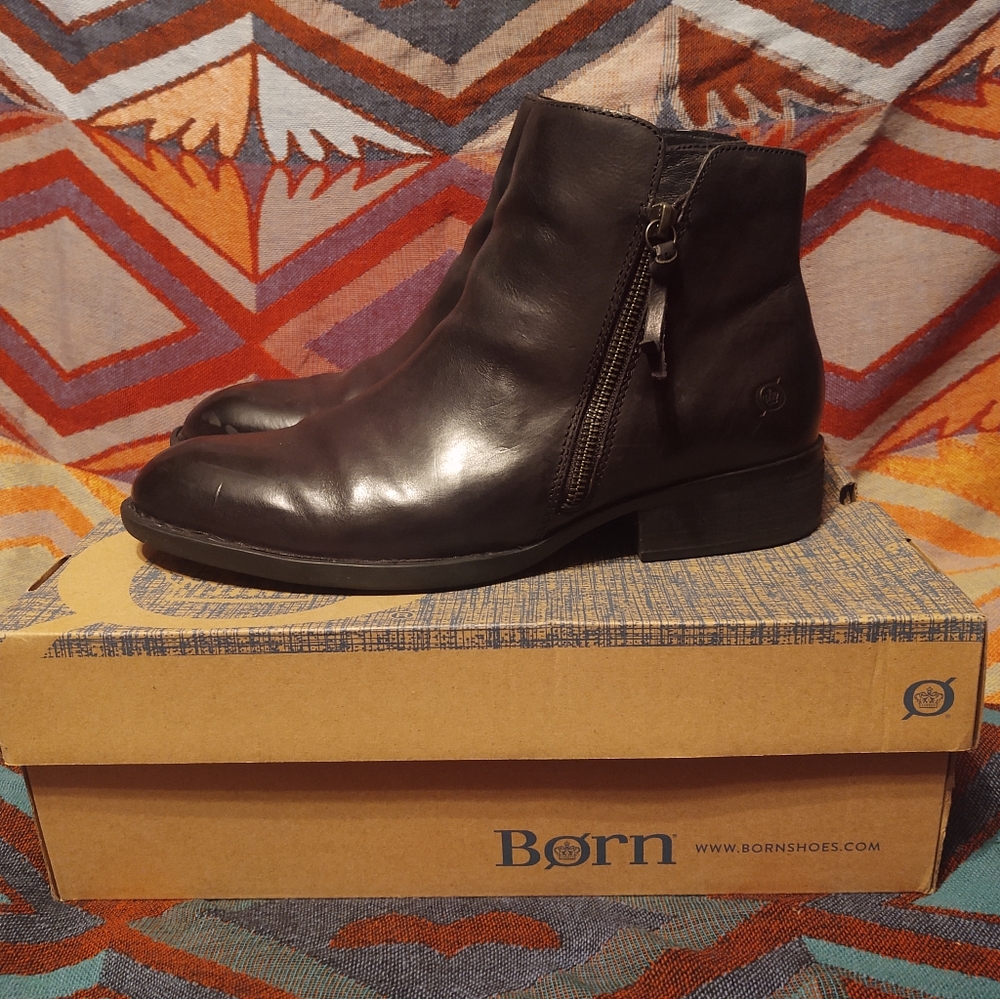 Born Olio Black Ankle Boots